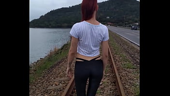 Preview 1 of Vip Pakistani Girl - Pernocas com os seios de fora nos trilhos do trem em Laguna