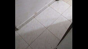 Preview 3 of Wak Kaji - espi&oacute_ a mi joven hermanastra mientras se ba&ntilde_a y no aguante mas las ganas de entrar a follarla al estilo perrito - porno casero entre hermanastros