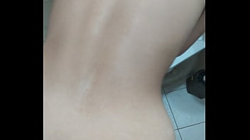 Preview 4 of Wak Kaji - espi&oacute_ a mi joven hermanastra mientras se ba&ntilde_a y no aguante mas las ganas de entrar a follarla al estilo perrito - porno casero entre hermanastros