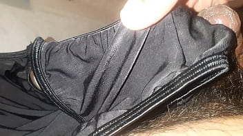 Preview 2 of Www Wapking Com Fat Women Sex - Estoy usando de deposito de semen el calz&oacute_n negro preferido de mi mejor amiga