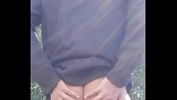 Preview 4 of Uk Sister Sex Com - pisse et exhib de mon Anus en exterieur sur un in