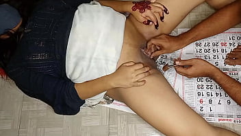 Preview 3 of Girl Masses Of Boy - घर पर चूत के बाल सफाई करने आया बार्बर ने चूत की सफाई करके चुदाई किया