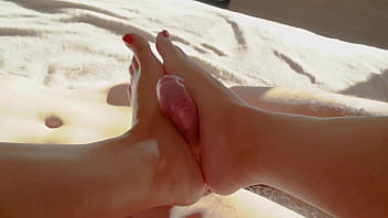 Preview 3 of Teen Ass Gape - Segone con i piedi,  sborrata su tutti i piedi