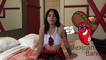Preview 1 of Indian Horny Illy - Melody,  chica principiante iniciandose en el mundo de la porno.