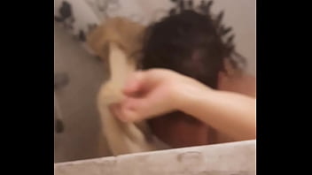 Preview 2 of Stand Up Front Side Fucking - Tia gostosa no banho 2