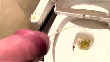 Preview 3 of Xnxx Sex Indian Kannada Videos - 【巨根】【おしっこ】デカチンの大◯生が我慢し続けたおしっこを一気に放出する