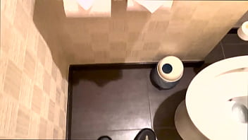Preview 1 of Xnxx Sex Indian Kannada Videos - 【巨根】【おしっこ】デカチンの大◯生が我慢し続けたおしっこを一気に放出する