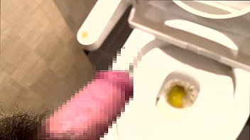 Preview 4 of Xnxx Sex Indian Kannada Videos - 【巨根】【おしっこ】デカチンの大◯生が我慢し続けたおしっこを一気に放出する