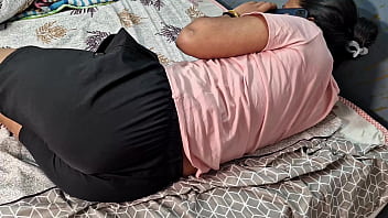 Preview 1 of Sanexxx Aksxxx - सौतेली बहन को नंगे वीडियो चैट करते पकड़ा फिर कुतिया बनाकर चोदा (हिंदी ऑडियो)