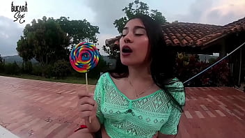 Preview 3 of Bdsm Xxx Boa - Puta colombiana chupa una paleta mientras muestra su cuerpo