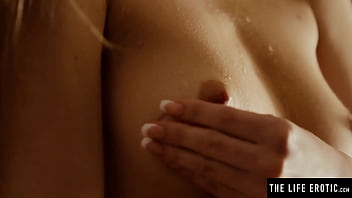 Preview 2 of Hombre Vestido De Mujer - Watch this gorgeous girl masturbate to an orgasm with icy fingers