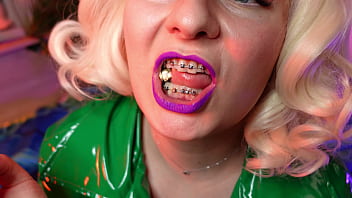 Preview 2 of Mature Anal Tecavz - hot blonde Arya eating food - popcorn ASMR mukbang