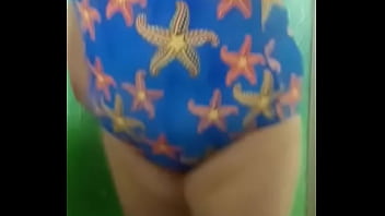 Preview 2 of Xxxii Fat Girl - Vestido de ba&ntilde_o