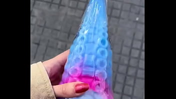 Preview 2 of 3ret Sister Porn - Por las calles de Barcelona luciendo mi nuevo y m&aacute_s deseado juguetito ️ MiOrgasmostore