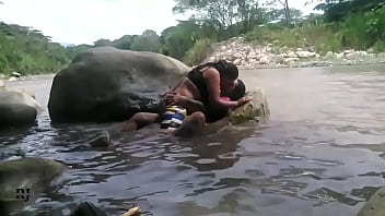 Preview 2 of Democracy For You - michellpaula y yo culiamos escondidas detras de una piedra en el rio parte 1