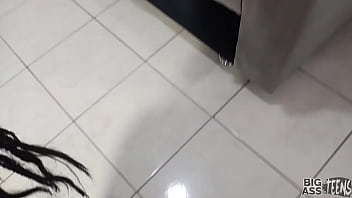 Preview 1 of Sext Car - Cornudo esposa folla al tecnico cuando su marido esta en el trabajo deja que un chico se folla su culo y tenga creampie en el co&ntilde_o