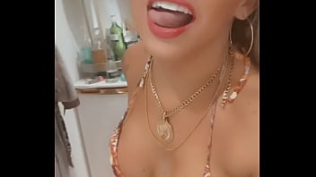 Preview 4 of Ghrl And Dog - HORNY TRANS BRAZILIAN