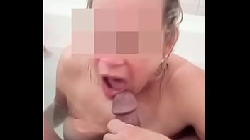 Preview 3 of Carmen Russo - C&aacute_ssia Devassa do Sexlog chupando a rola preta do Roger at&eacute_ ganhar leitinho