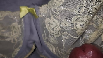 Preview 2 of Mumbai Sex 3gp - Me mesturb&eacute_ con la lencer&iacute_a sexy de mi mejor amiga,  a veces me los presta para venirme sobre su ropa