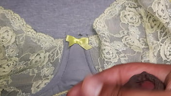 Preview 3 of Mumbai Sex 3gp - Me mesturb&eacute_ con la lencer&iacute_a sexy de mi mejor amiga,  a veces me los presta para venirme sobre su ropa