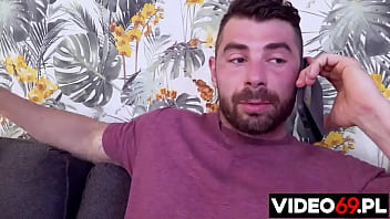 Preview 1 of Homey Mom - Polskie porno - Podejrzliwa dziewczyna
