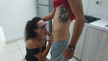 Preview 2 of Dr F Otze - Mi hermanastra me hace sexo oral en la cocina