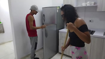 Preview 1 of Dr F Otze - Mi hermanastra me hace sexo oral en la cocina