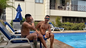 Preview 1 of Xxxe Videos Mom - SURUBA DE NOVINHOS ROLOU DE TUDO , TRENZINHO , DUPLA PENETRA&Ccedil_AO CORRE LA NO RED...