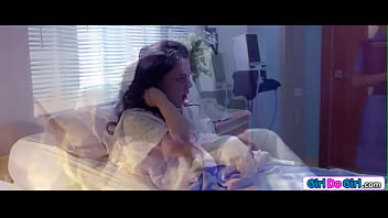 Preview 1 of Xxxindin - Two horny nurses give patient oral exam