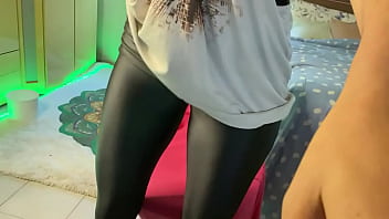 Preview 1 of Anissa Indonesi - MEU VIZINHO GOZOU VENDO MORENA CABELO LONGO E BUCETA GOSTOZA