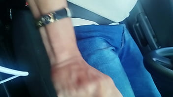 Preview 1 of Xxx India Pakistani - UBER Chupando no carro hetero Dotado