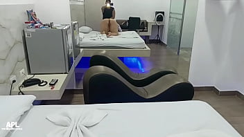 Preview 1 of Duze Dupy - Me gusta divertirme con mi esposa haciendo un rico y divertido juego de roles mientras me follo su gran culo y la lleno de creampie - Parte 2