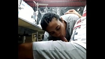 Preview 3 of Fia Boobs - Que miedo me da poner a chupar a mi compa&ntilde_era de trabajo. Mira el video completo y deja tu comentario.