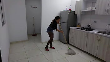 Preview 1 of Jabardasti Kidnap Sex Video - Le ense&ntilde_o a mi Madrastra como es que yo ayudo en la casa y me la Follo rico y duro en la cocina ella se la come toda mi leche