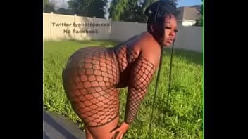 Preview 1 of Open Vedes - Big booty Miss Fye