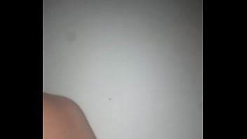 Preview 1 of Wife Shows Cleavage - Le reviso el culo