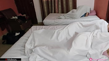 Preview 1 of Oldwomen Xxvideo - Esposa quiere probar que tan fiel es su marido y le pide a su hermanastra que tenga sexo con el mientras ella se hace la que esta descansando,  ella se calienta tanto que empieza a tocarse / PARTE 1 / AbneyZimmer / LeandroZimmer / NicoleLondrawer
