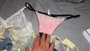 Preview 1 of Karmen Karma Kucking Hard - Me vine en la lencer&iacute_a nueva de mi mejor amiga,  le dej&eacute_ la leche para cuando lo estrene