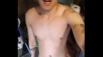Preview 4 of Xnxxvideo Full Dh - Joven se masturba despu&eacute_s de llegar del Gym