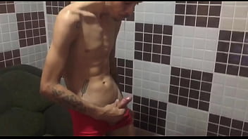 Preview 2 of Mom Imcsst - Veja esse v&iacute_deo completo no RED Eu chegando em casa e gozando j&aacute_ que a mulher n&atilde_o tava.