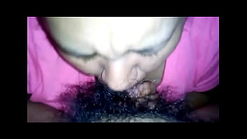Preview 4 of Julie Nudiste - Mamando como diosa
