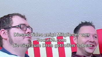 Preview 1 of Xnxx Hendi Vedio - Reife deutsche Hausfrau entjungfert 2 Nerds von Nebenan im Dreier