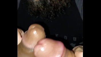 Preview 2 of Amber Herrel - CHUPANDO DOIS MACHOS NA RUA