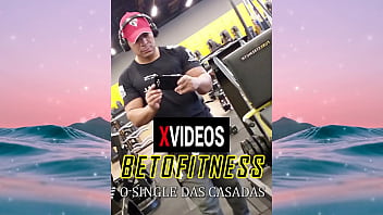 Preview 1 of Pissing Car - BetoFitness - Trailer. Transando com a loira casada,  amadora,  em um hotel