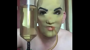 Preview 3 of Raja Azura Vedio Sex - bisexual masked piss lover asking for your piss to swallow even saying please