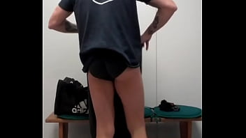 Preview 1 of Hars Garl Xxx - exhib de ma bite et de mon trou de balle dans les vestiaires &agrave_ la salle de sport