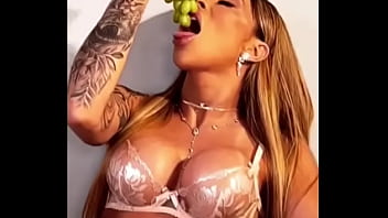 Preview 3 of Awek Tid - Travesti Com Local - Bab&iacute_ Honey