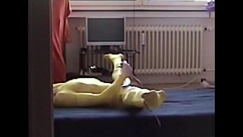Preview 2 of Moms Asss - Die Fruchtmilch spritzt in gelbem Nylon aus meinem zuckenden und krampfenden Koerper - milking and cumming in yellow nylon pantyhose catsuit - In 9 Perspektiven