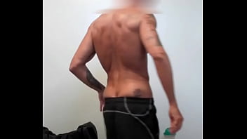 Preview 1 of Xxxhidi Hd - Exhib branlette et &eacute_jaculation dans mon shaker avant de le boire dans les vestiaires salle de sport
