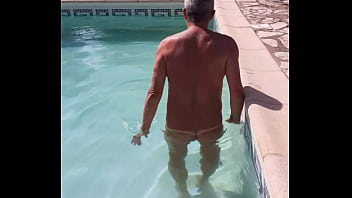 Preview 2 of Downblouse Seduce Daughter - Prendre un bain tout nu dans la piscine avec juste son plug plant&eacute_ dans son petit trou